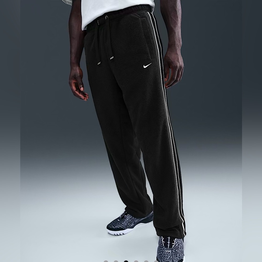 LeBron Standard Issue
Men's Therma-FIT
Basketball Pants Men’s XL NWOT